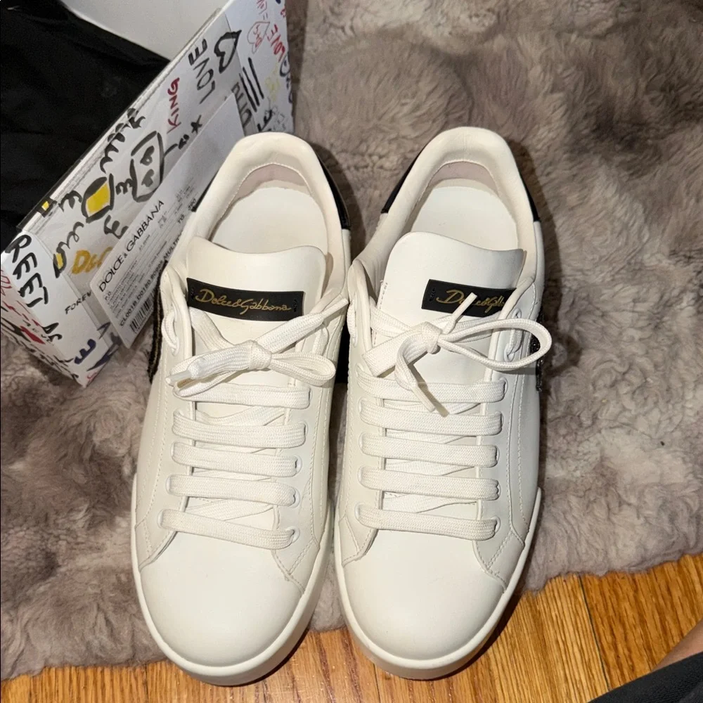Dolce & Gabbana Sneakers in White with Black Details - Picture 4 of 6